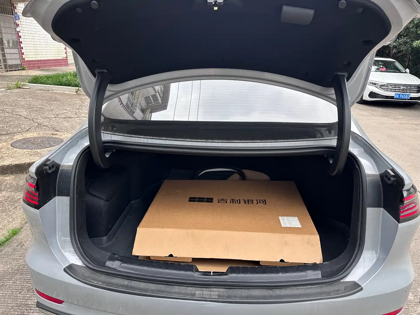 Geely Galaxy Galaxy A7 2025 EM-i 70km Luxury Edition фото 11