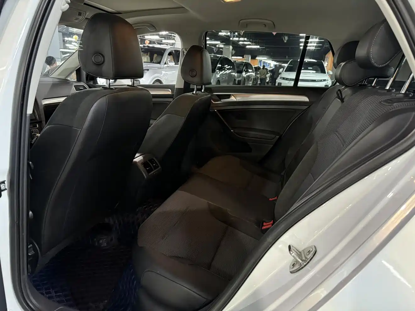 Volkswagen Golf 2018 230TSI Automatic Comfort фото 6