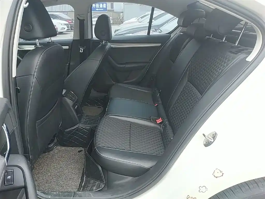 Škoda Octavia 2019 TSI230 DSG Luxury Edition фото 17