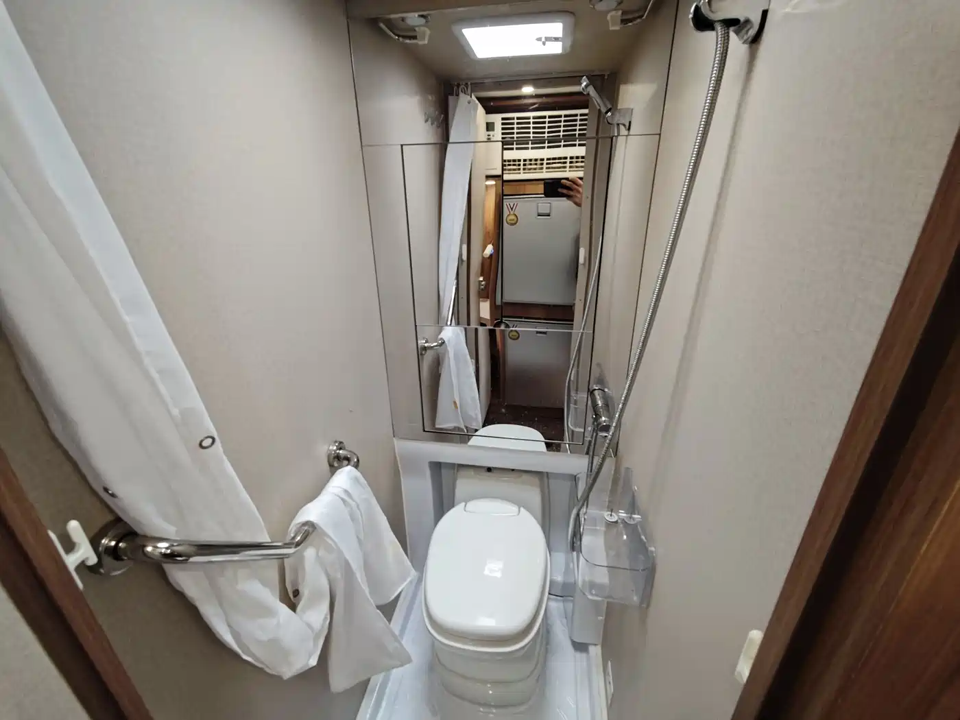 SAIC Maxus V100 RV 2022 Model 2.0T Life Home V100 Mountain Living Edition Rear Expansion фото 19