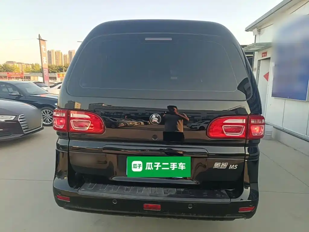 Dongfeng Fengxing Lingzhi 2025 2023 M5 1.6L Utility 5-Seater