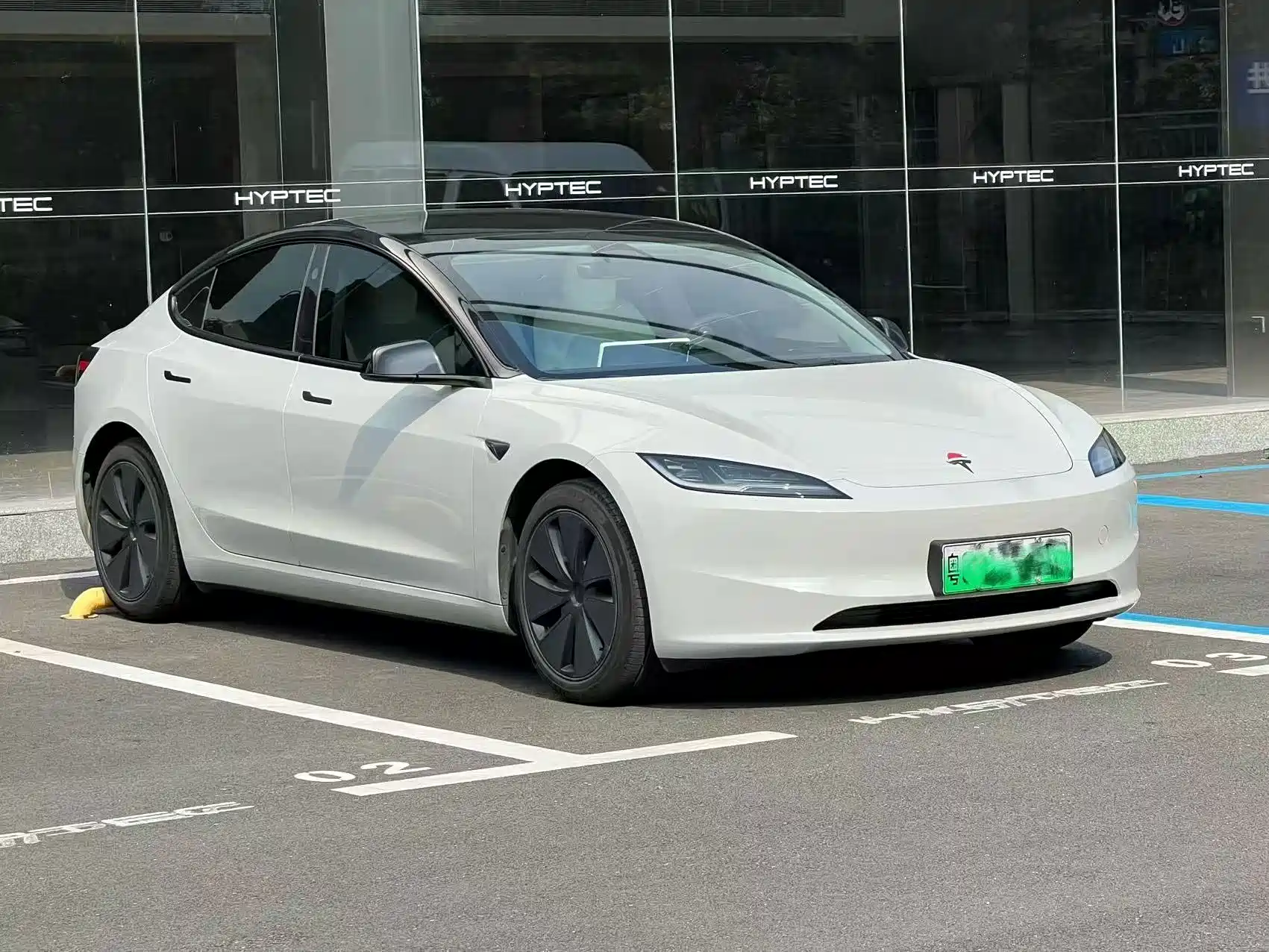 Фото 3 - Tesla Model 3