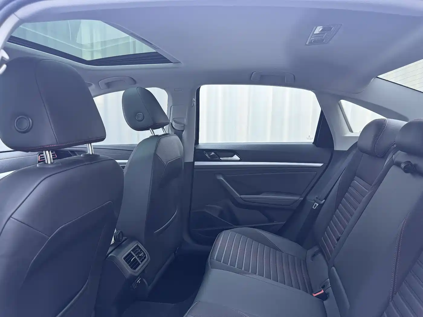 Volkswagen Lavida 2023 280TSI DSG Starlight Comfort Edition фото 14