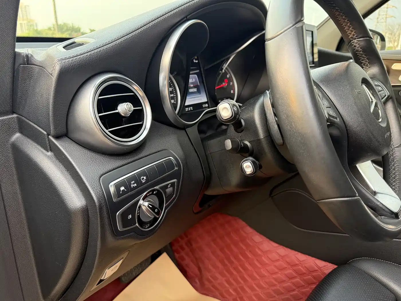 Mercedes-Benz GLC 2017 GLC 300 4MATIC Dynamic фото 14