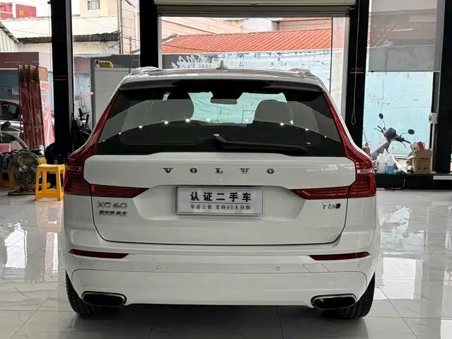 Volvo XC60 2018 T5 AWD Momentum Edition — фото 5
