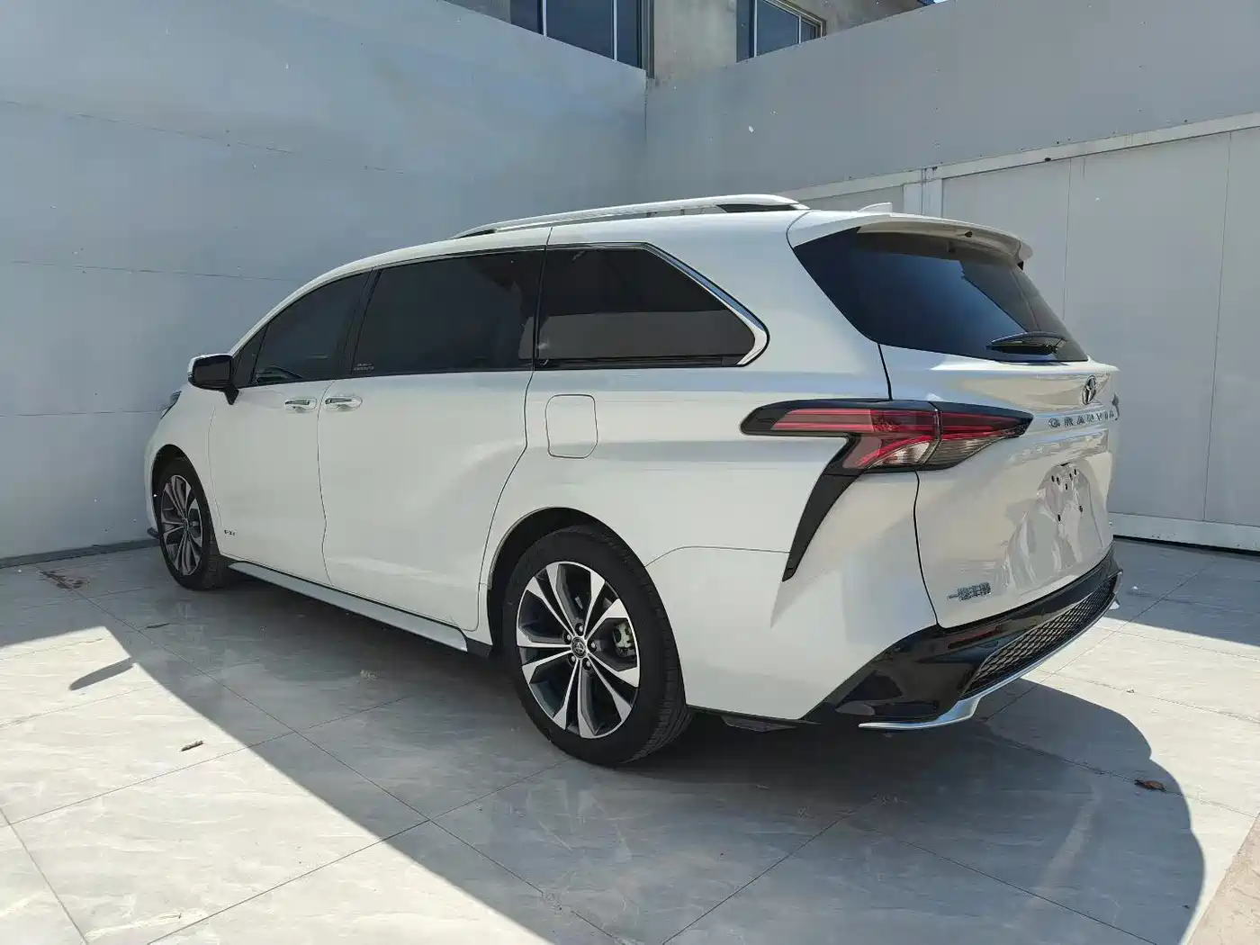 Toyota Granvia 2024 2.5L Hybrid Premium PLUS фото 9