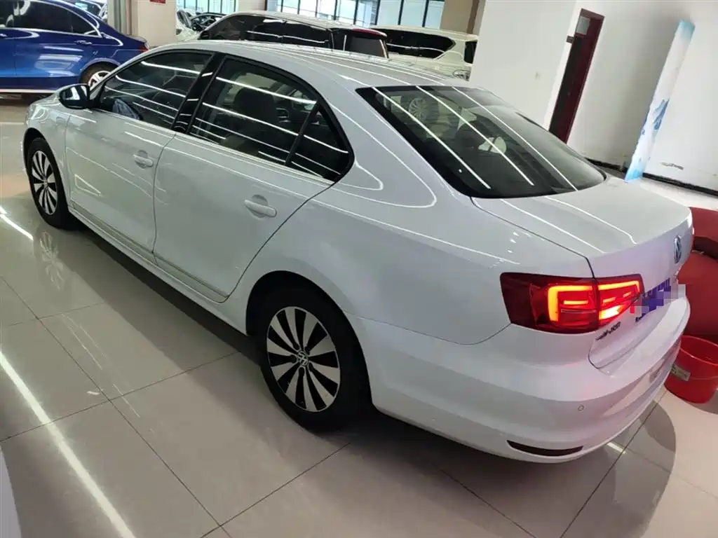 Volkswagen Sagitar 2017 1.6L Automatic Comfort фото 5