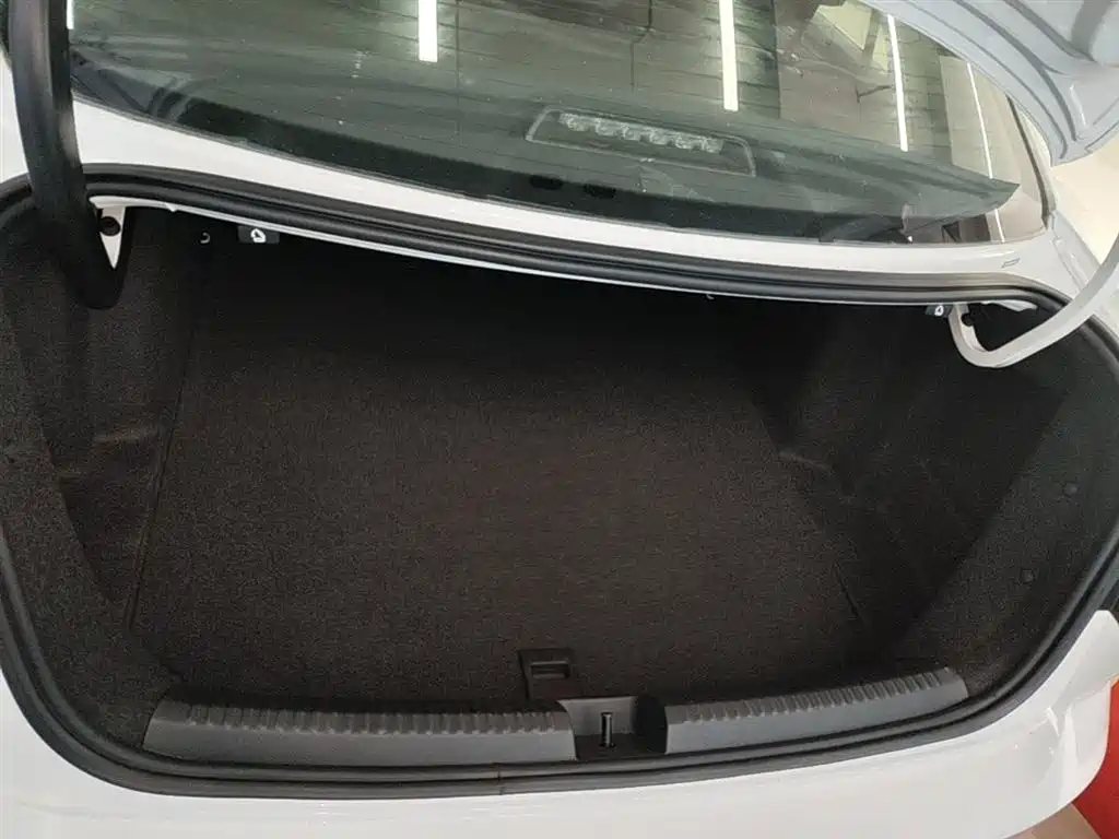 Volkswagen Sagitar 2017 1.6L Automatic Comfort фото 19