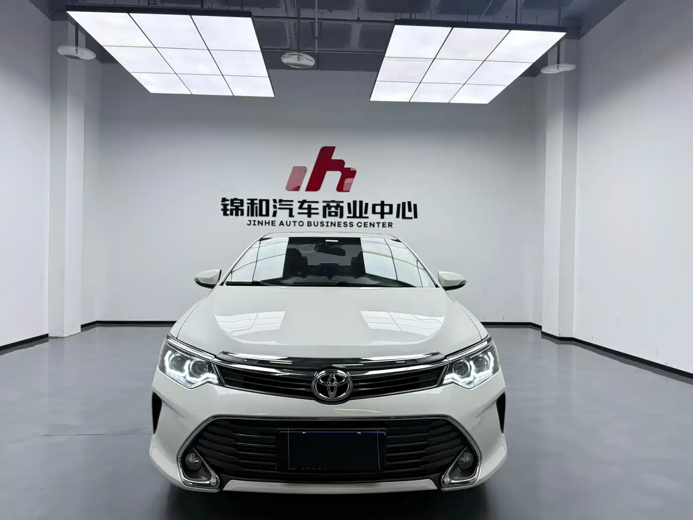Toyota Camry 2015 2.0G Leading Edition