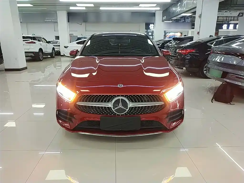Mercedes-Benz A-Class 2019 A 200 L Sport Sedan фото 3