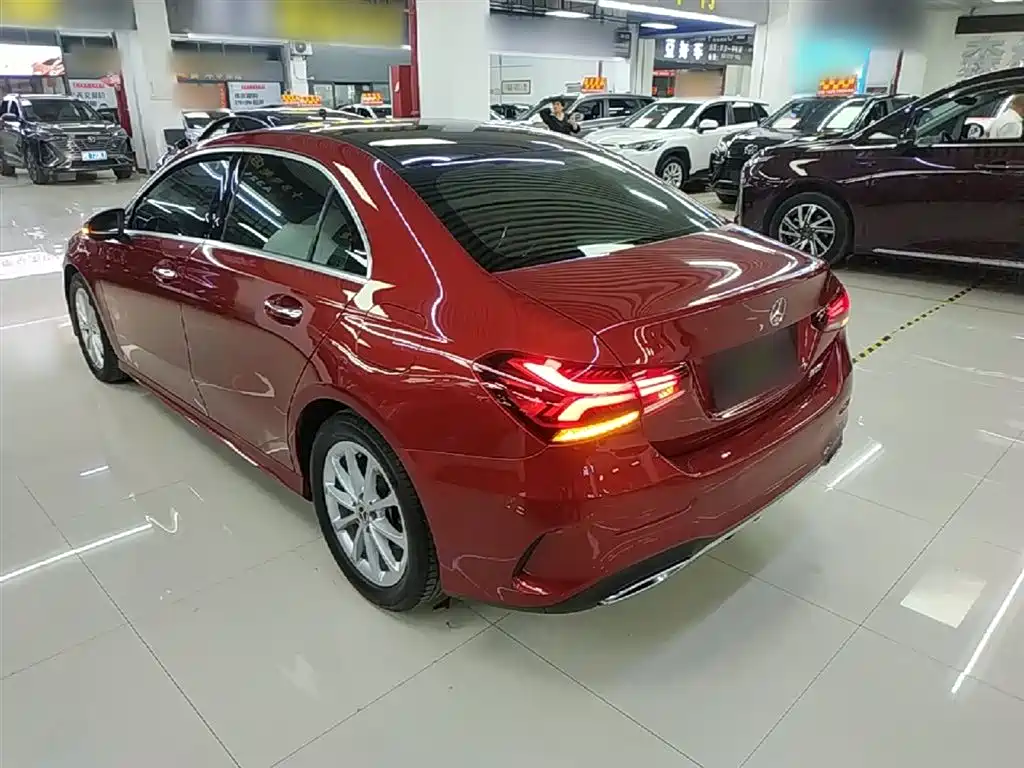 Mercedes-Benz A-Class 2019 A 200 L Sport Sedan фото 5