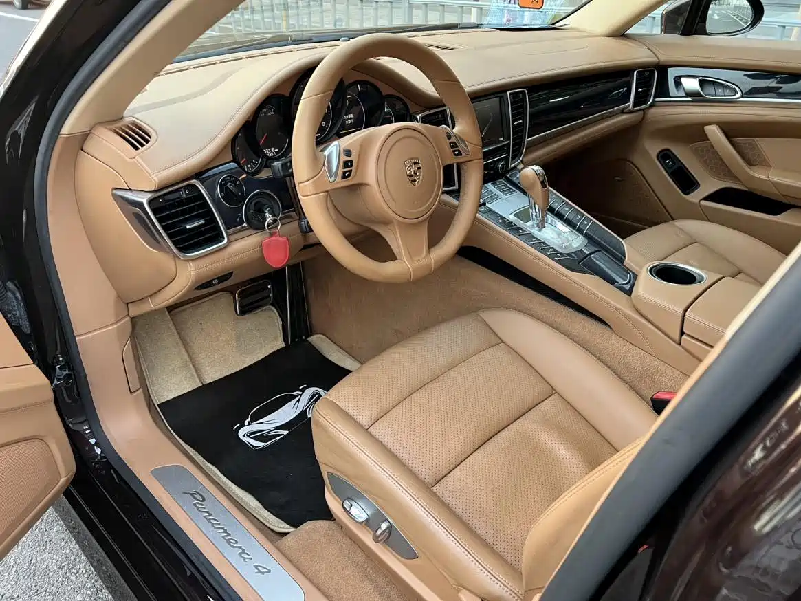 Porsche Panamera 2013 Panamera 4 Platinum Edition 3.6L фото 5