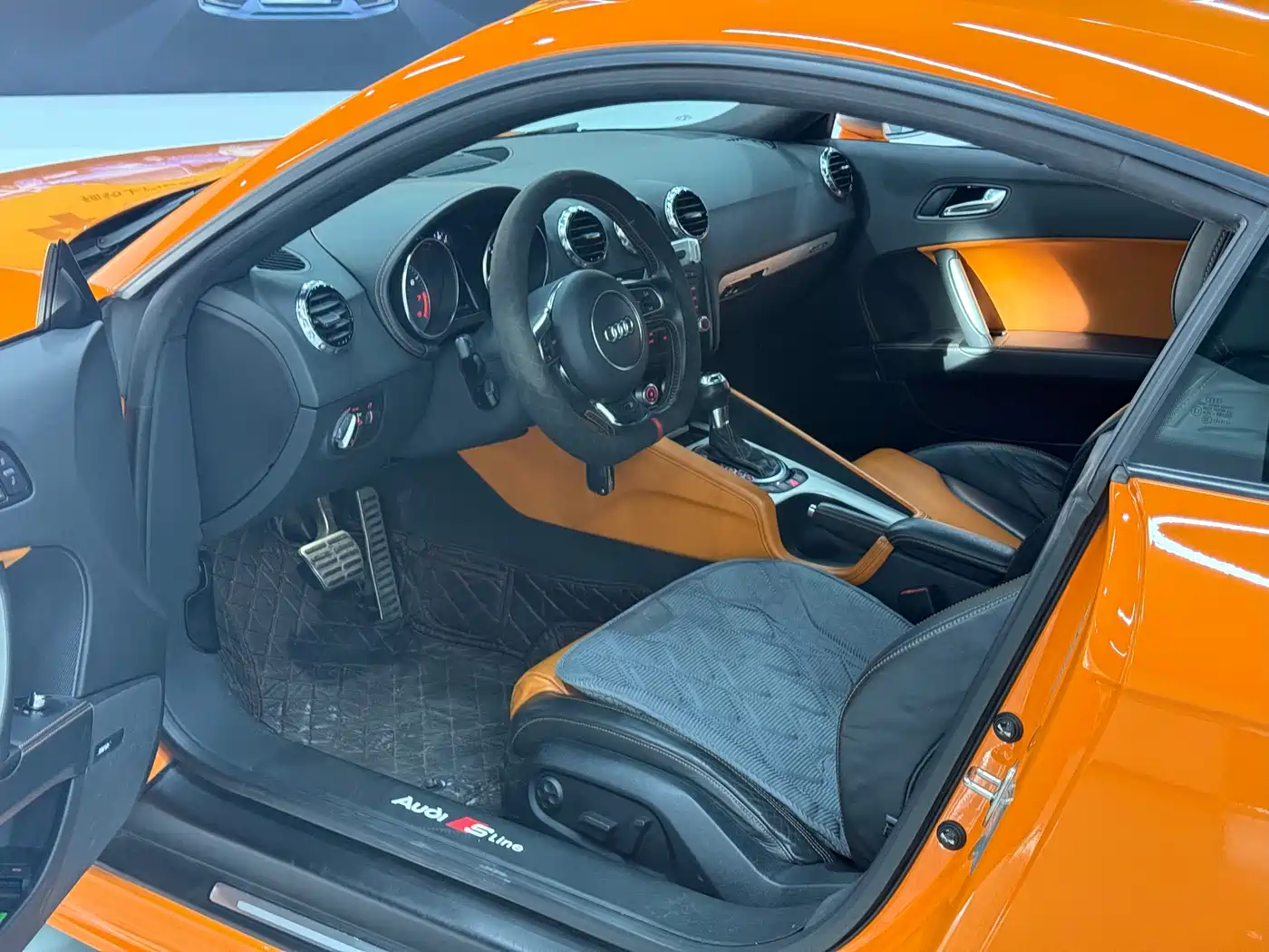 Audi TTS 2011 Model TTS Coupe 2.0TFSI quattro фото 4