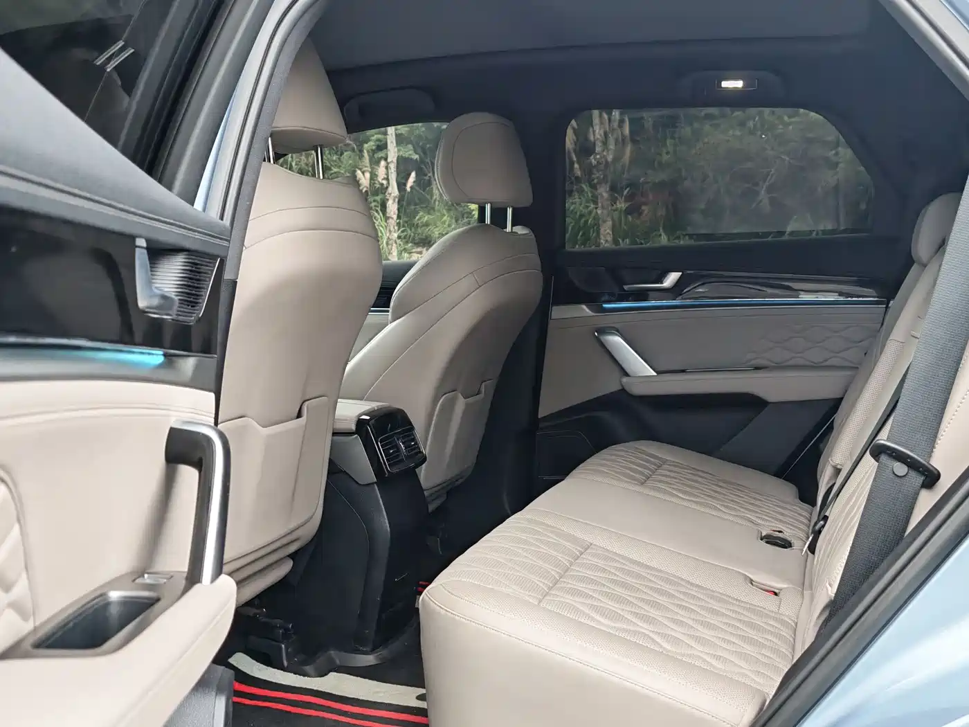 BYD Tang New Energy 2024 DM-i Glory Edition 112KM Deluxe фото 8