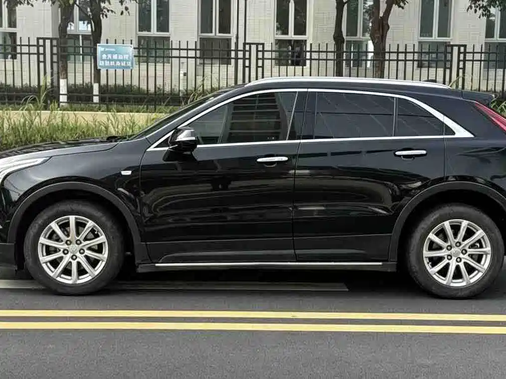 CADILLAC XT4