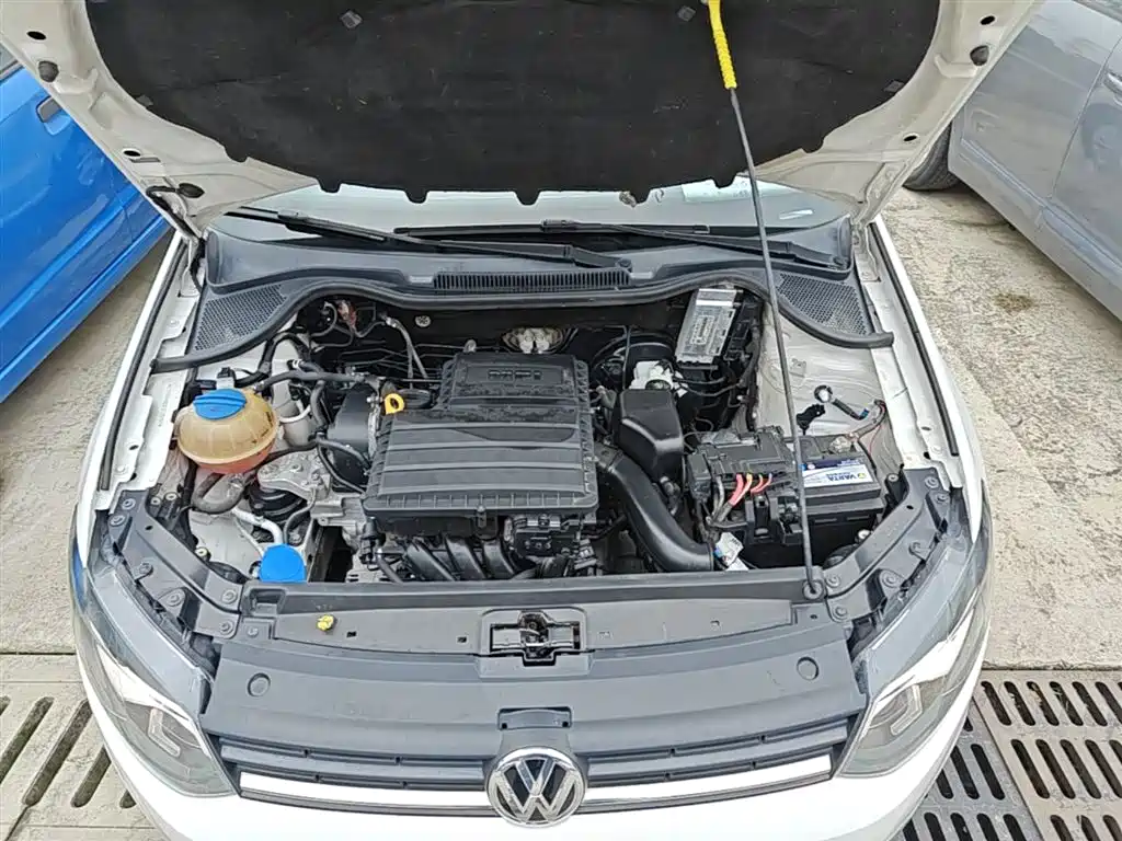 Volkswagen Polo 2014 1.4L Manual Trend Edition фото 20