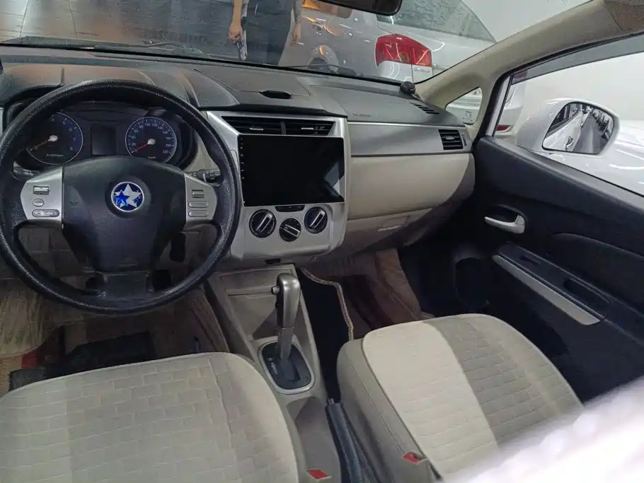 Venucia R50 2015 2015 1.6L Automatic Luxury Edition