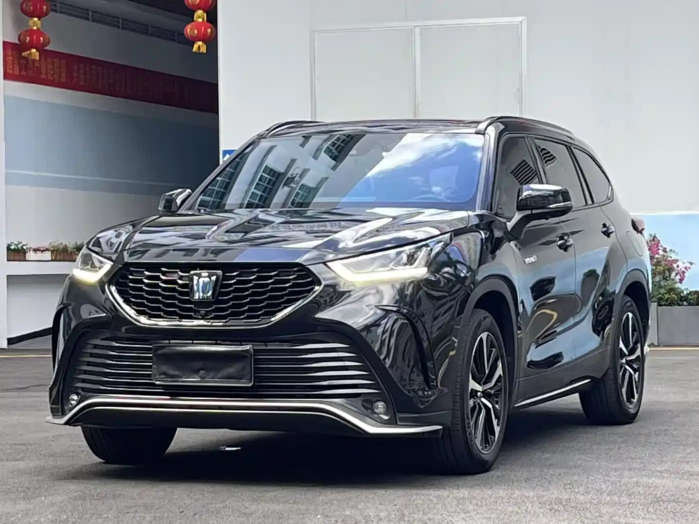 Toyota Crown Kluger 2023 2.5L HEV AWD Luxury Edition