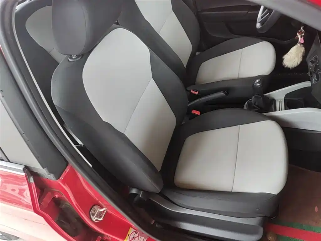Škoda Fabia 2015 1.4L Manual Advance Edition фото 25
