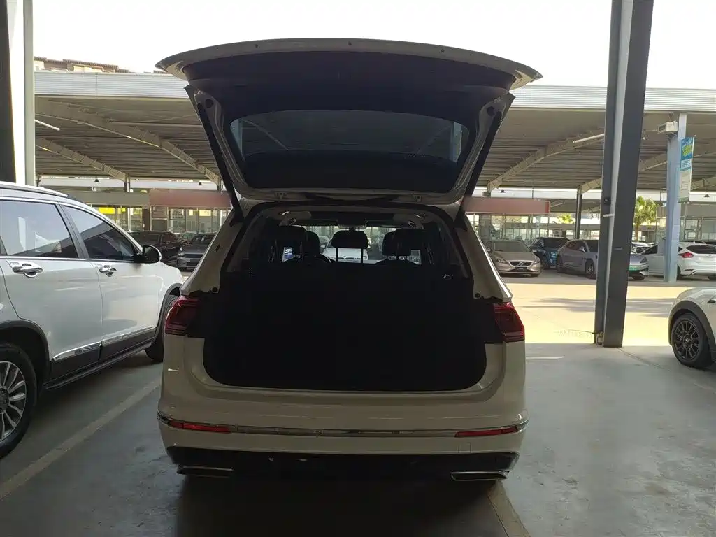 Volkswagen Tiguan L 2020 330TSI Auto 2WD R-Line Flagship China VI фото 19