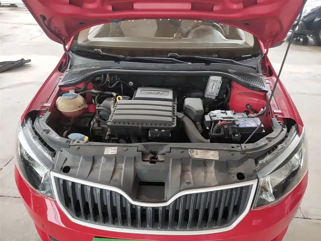 Škoda Fabia 2015 1.4L Manual Advance Edition фото 20