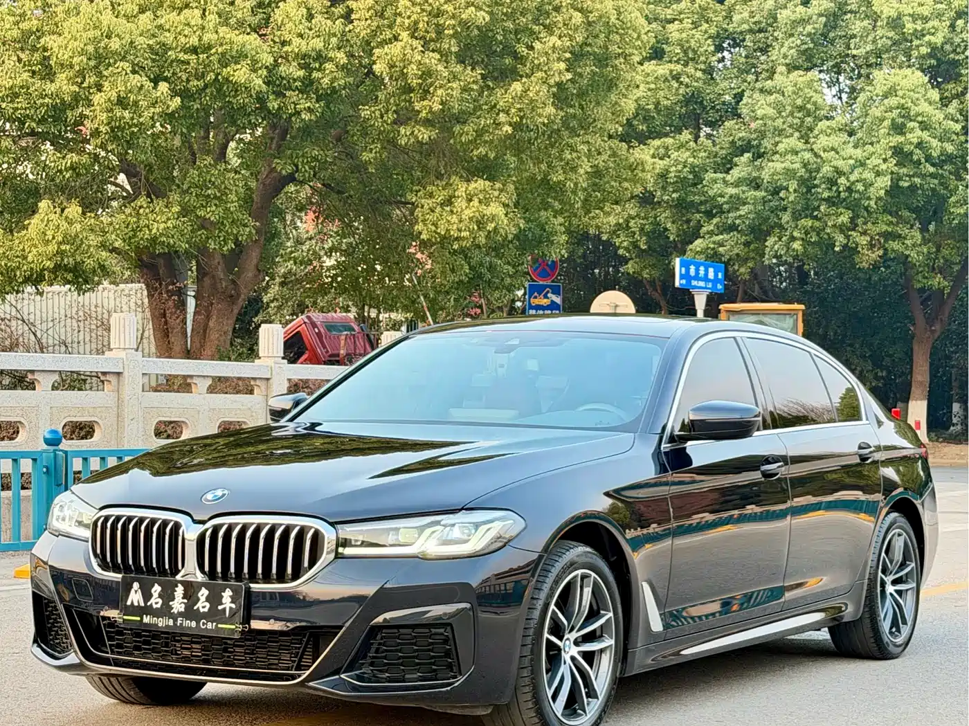 BMW 5 Series 2022 525Li M Sport Package