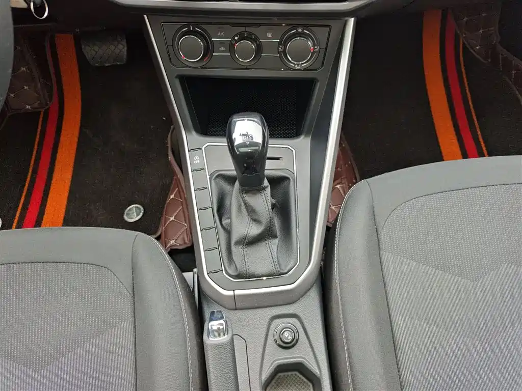 Volkswagen Polo 2019 Plus 1.5L Automatic Panorama Enjoyment Edition фото 10