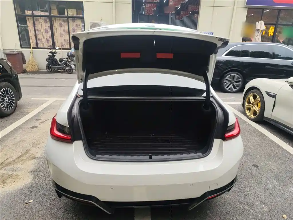 BMW i3 2023 eDrive 40 L Shadow Night Sport Package фото 19