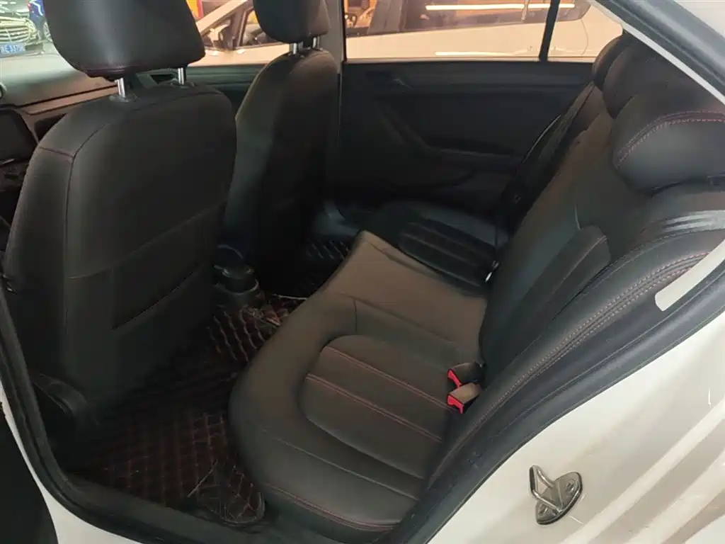 Volkswagen Jetta 2015 Value Edition 1.6L Manual Fashion фото 17