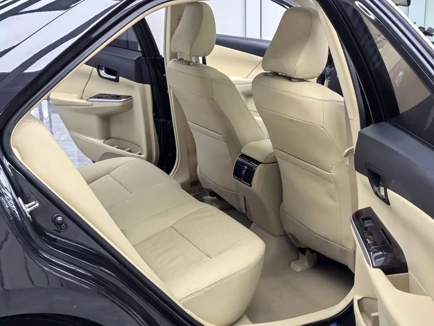 Toyota Camry 2016 2.0G 10th Anniversary Leading Edition фото 9