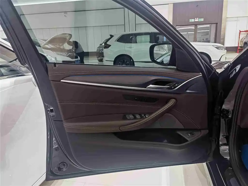 BMW 5 Series 2023 Facelift 530Li Leading M Sport Package фото 6