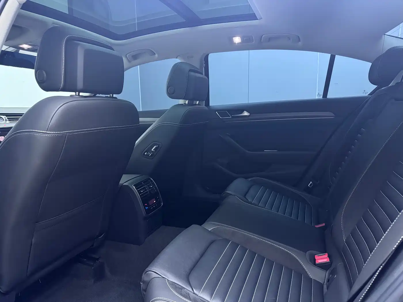 Volkswagen Magotan 2020 330TSI DSG Leading фото 11