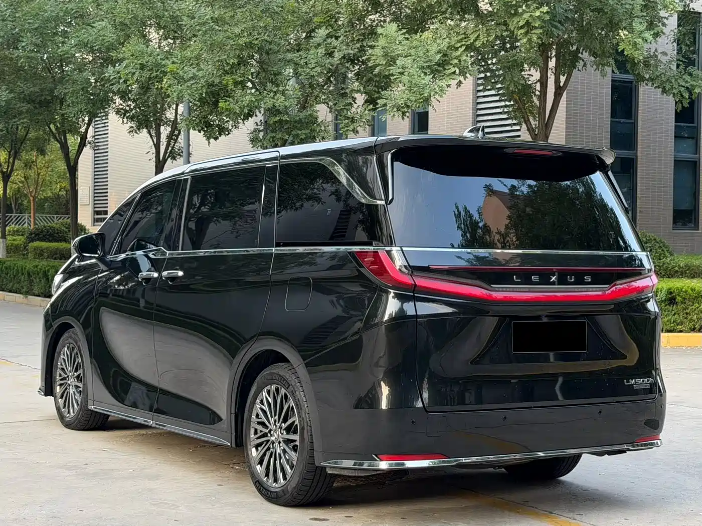 Lexus LM 2024 2023 500h 6-Seater Prestige Edition