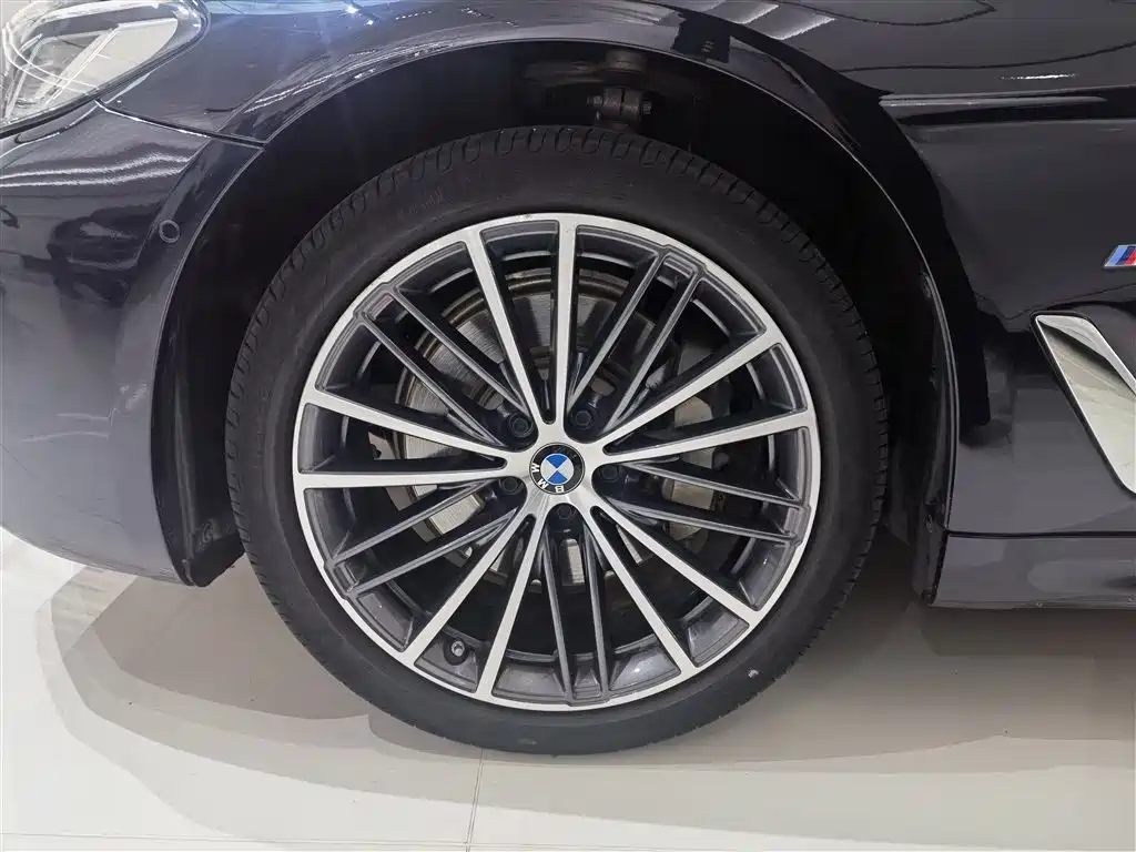 BMW 5 Series 2023 Facelift 530Li Leading M Sport Package фото 5