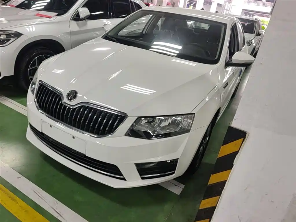 Škoda Octavia 2017 1.6L Automatic Pioneer Edition
