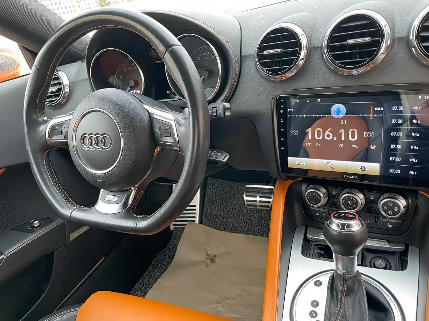 Audi TTS 2011 Model TTS Coupe 2.0TFSI quattro фото 15