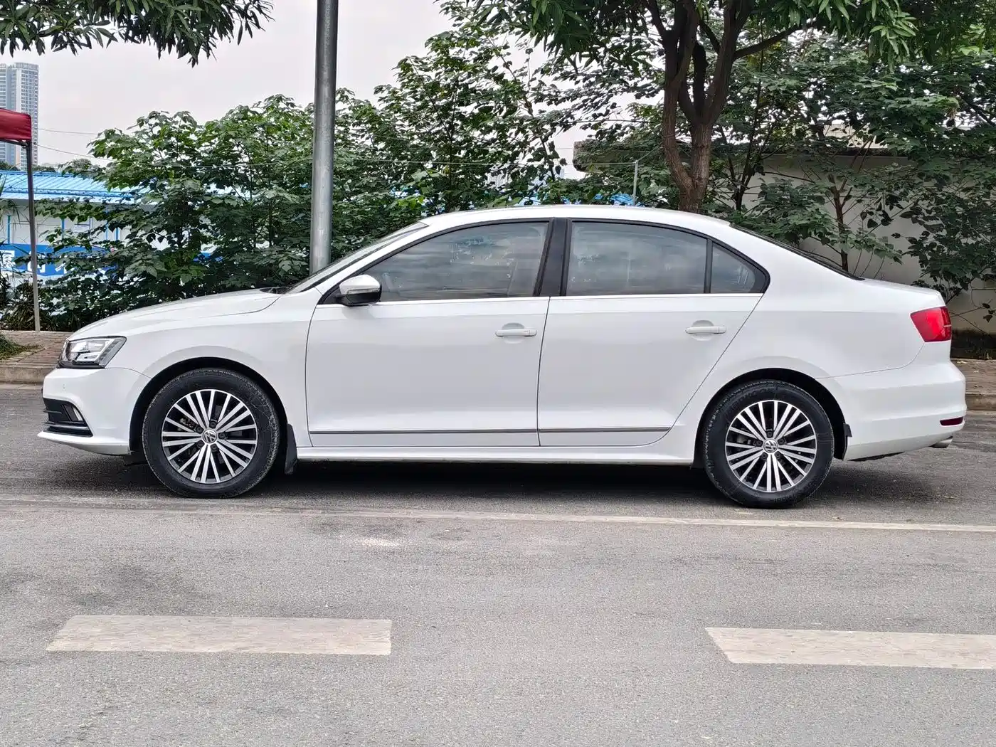 Volkswagen Sagitar 2017 1.6L Automatic Comfort фото 14