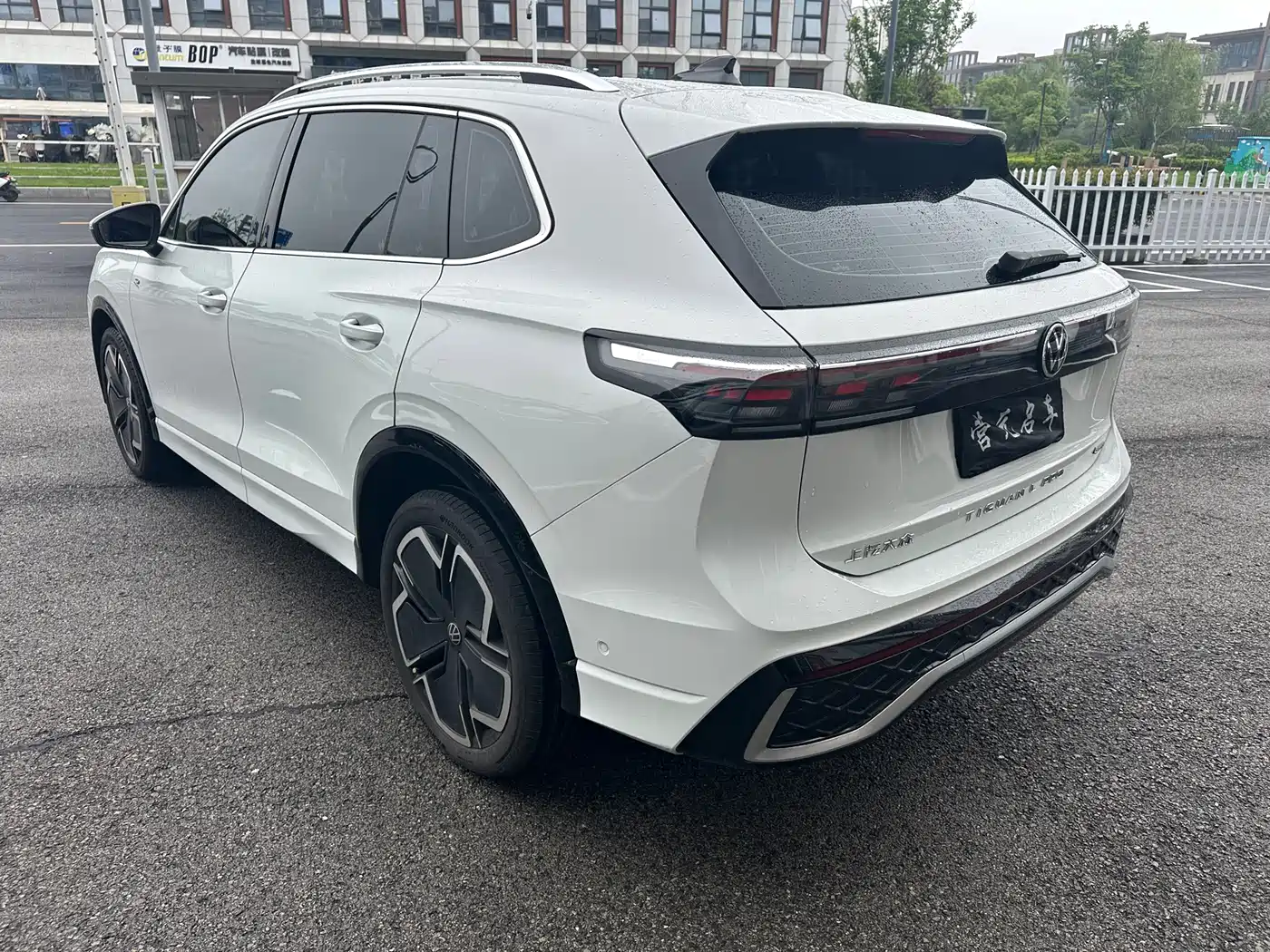 Volkswagen Tiguan L 2024 PRO 380TSI 4WD R-Line Premium Edition фото 11