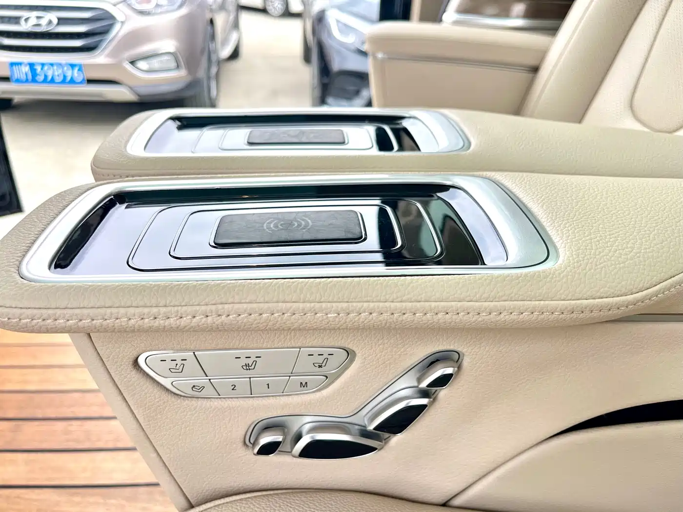 Mercedes-Benz V-Class 2021 V 260 L Long Wheelbase Premium Edition фото 12