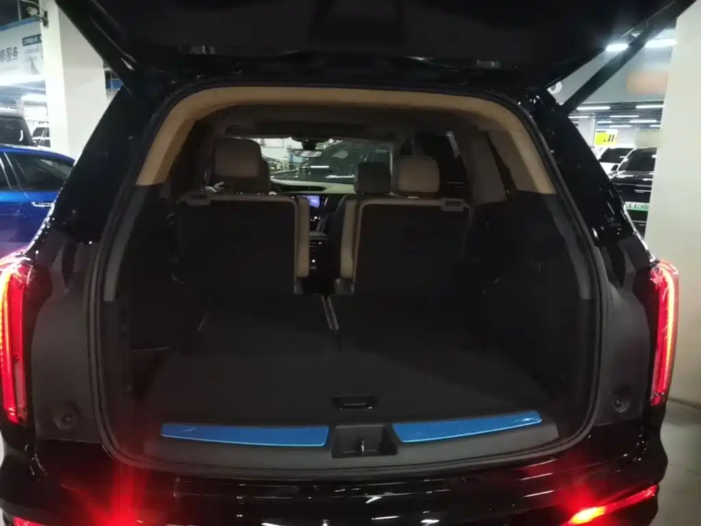 CADILLAC XT6