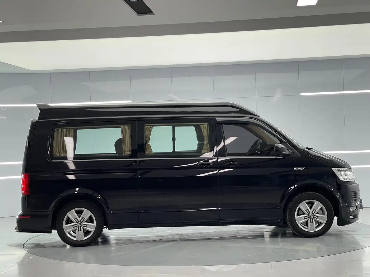 Volkswagen Caravelle 2019 2.0TSI 4WD Luxury 7-seater фото 7