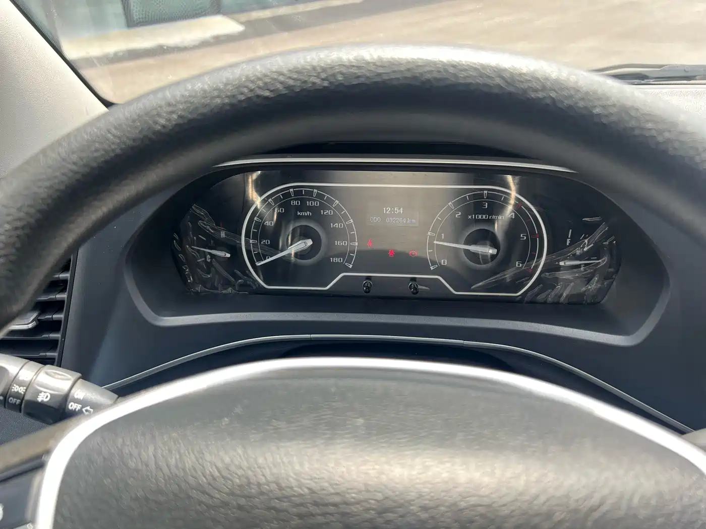 SAIC Maxus Xintu V80 2023 2.0T Manual Classic Aoyun Short Wheelbase Medium Roof 5/6 Seats фото 9