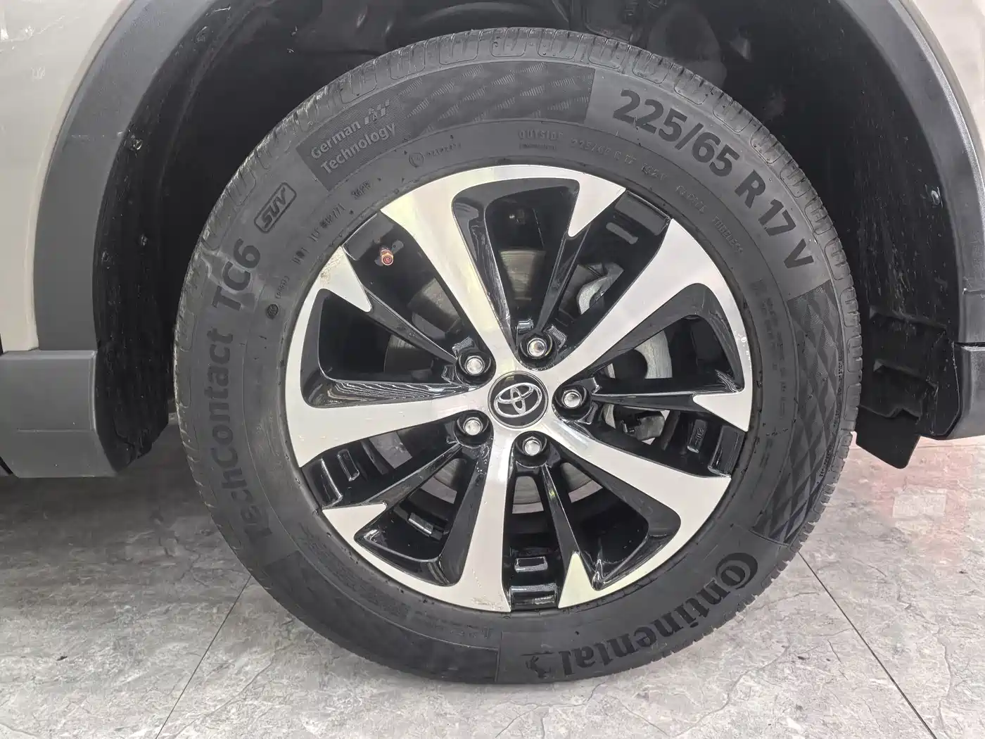 Toyota RAV4 Rongfang 2016 2.0L CVT 2WD Trend (China V) фото 8