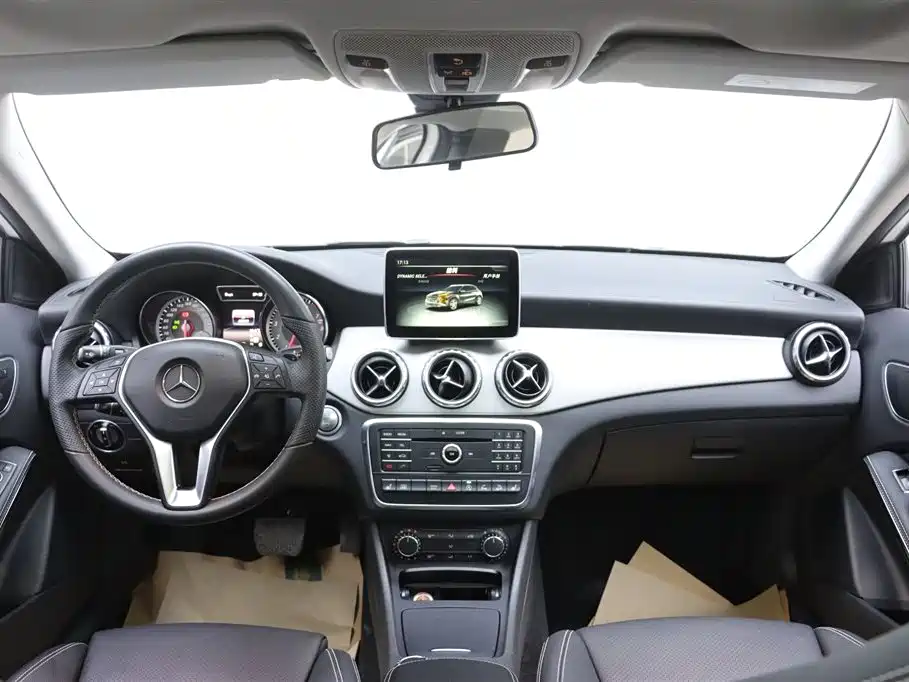 Mercedes-Benz GLA 2016 GLA 220 4MATIC Fashion фото 20