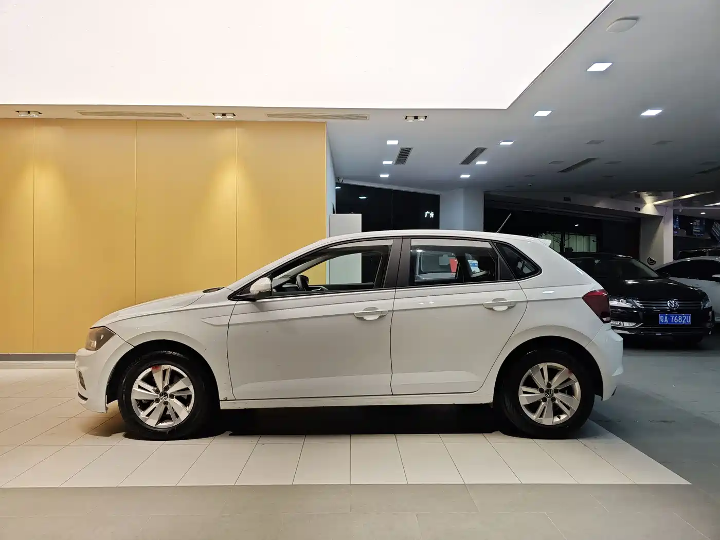 VOLKSWAGEN POLO