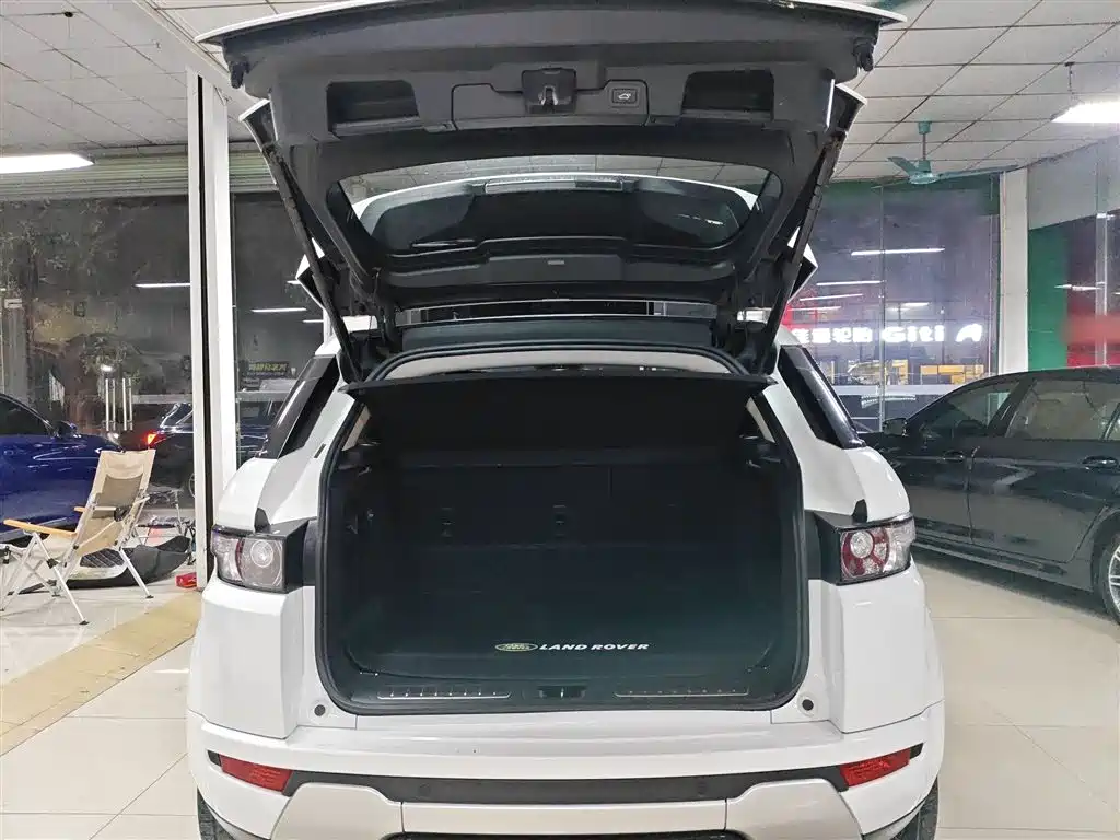 Land Rover Range Rover Evoque 2015 2.0T 5-Door Dynamic Edition фото 9
