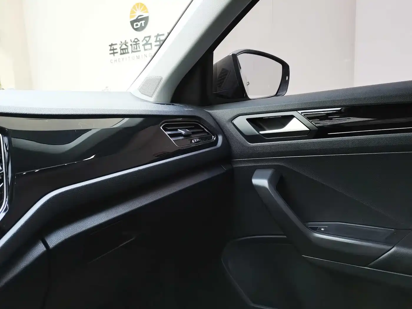 Volkswagen T-ROC 2018 280TSI DSG 2WD Comfort (China V) фото 15
