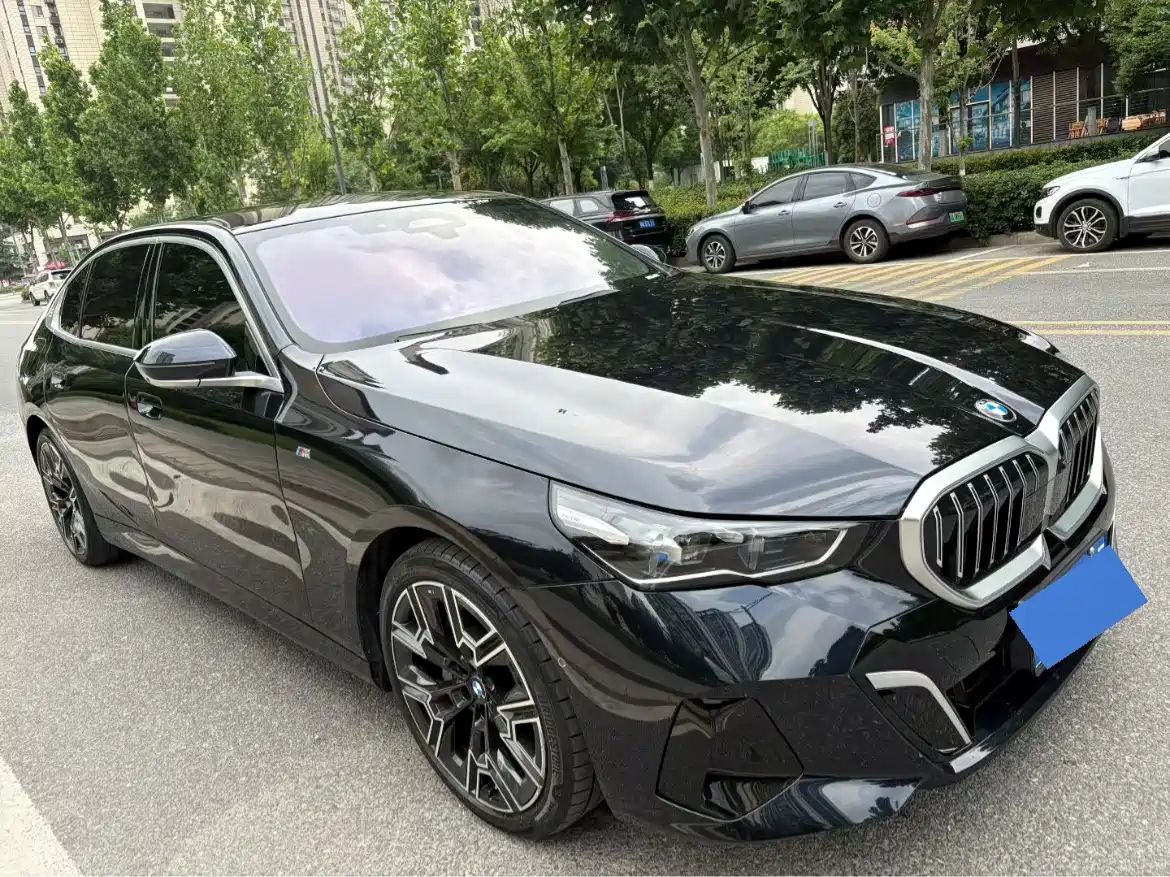 BMW 5 Series 2024 530Li Premium M Sport Package фото 3