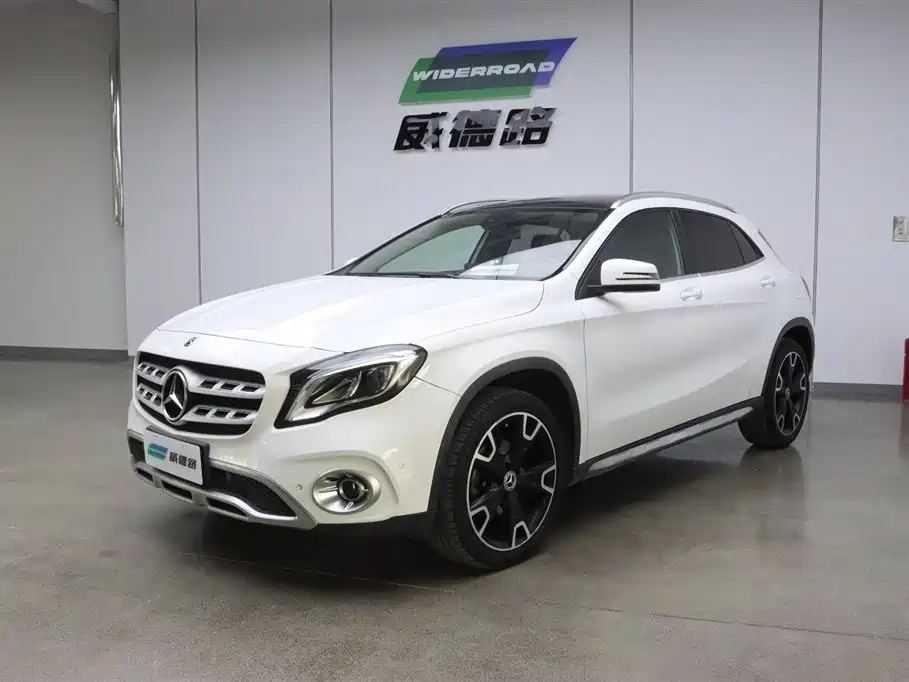 Mercedes-Benz GLA 2017 GLA 220 4MATIC Fashion