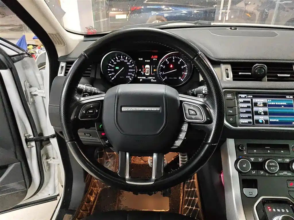 Land Rover Range Rover Evoque 2015 2.0T 5-Door Dynamic Edition фото 3
